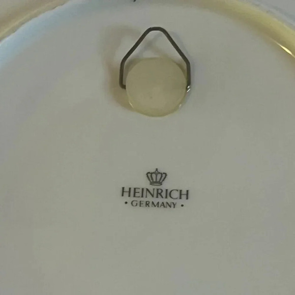 Vintage 1984 Heinrich Germany Blue & White Boy Waiting For Christmas Wall Plate - Picture 4 of 4